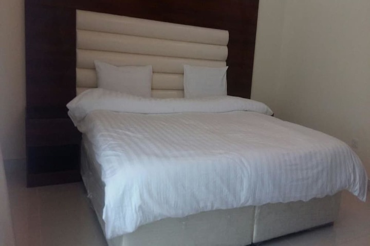 Room 9 of 18
