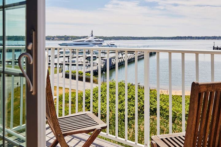 1 King Bed Partial Harbour View Balcony (25 of 42)