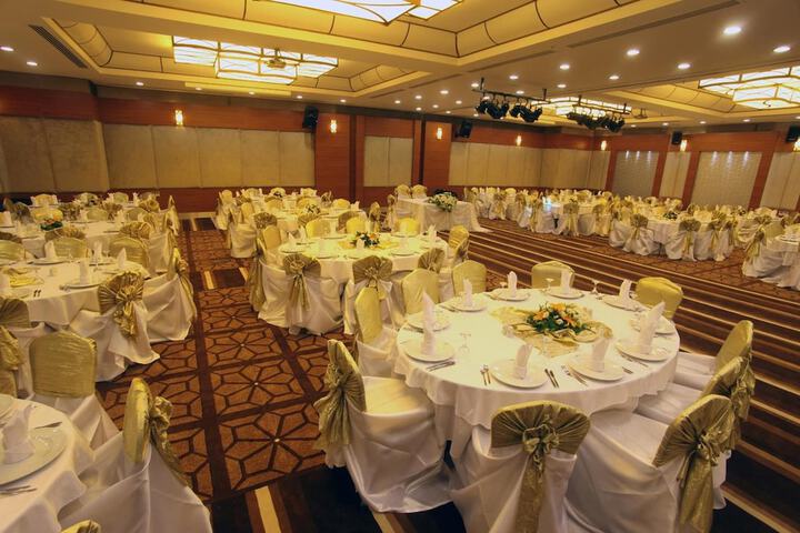 Ballroom/Hall 44 of 60