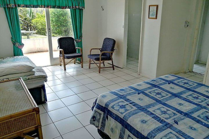 Room 2 of 33