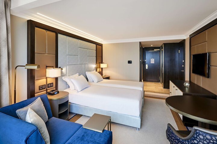 Room 37 of 80