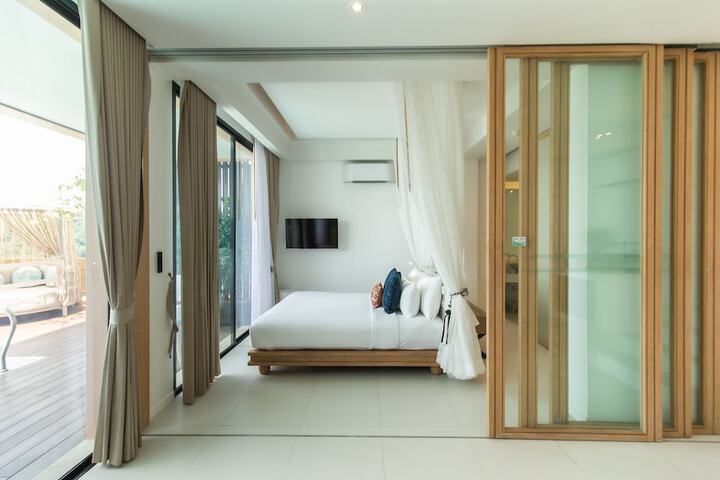 Room 15 of 143