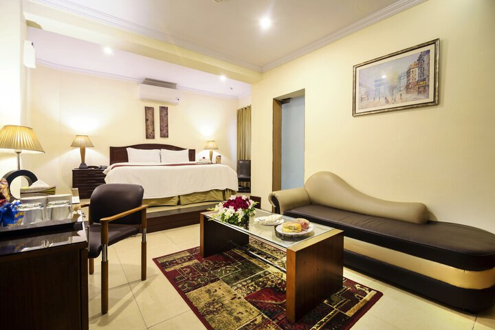 Room 16 of 37