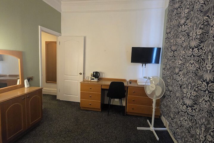 Room 10 of 72