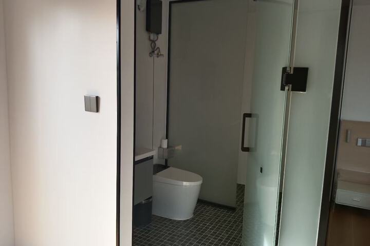 Room 79 of 95