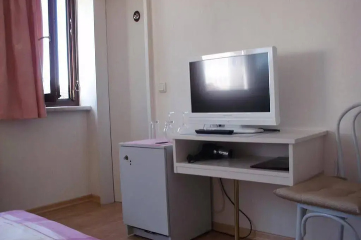 Room 5 of 14