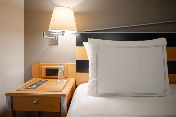 Room 42 of 109