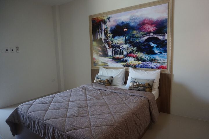 Room 4 of 33