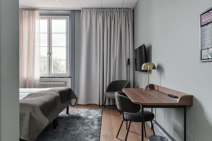 Room 27 of 184