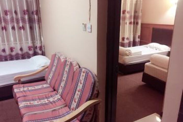 Room 10 of 30