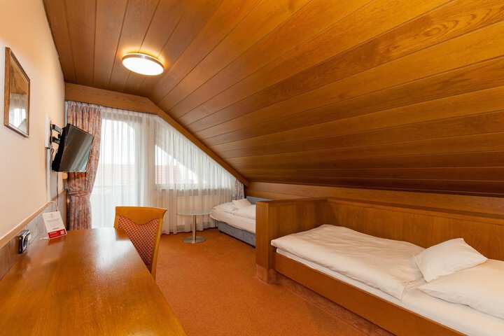 Room 28 of 140
