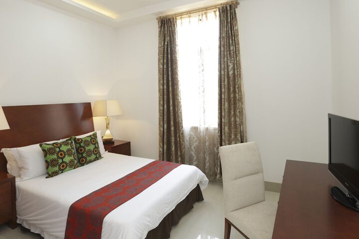 Room 9 of 34