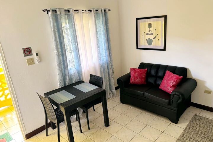 Room 4 of 9