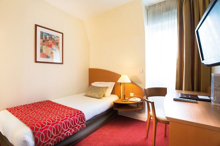 Room 12 of 50