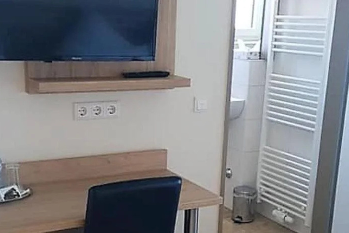 Room 3 of 13