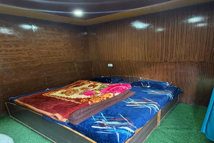 Room 3 of 8