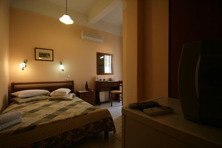 Room 5 of 33