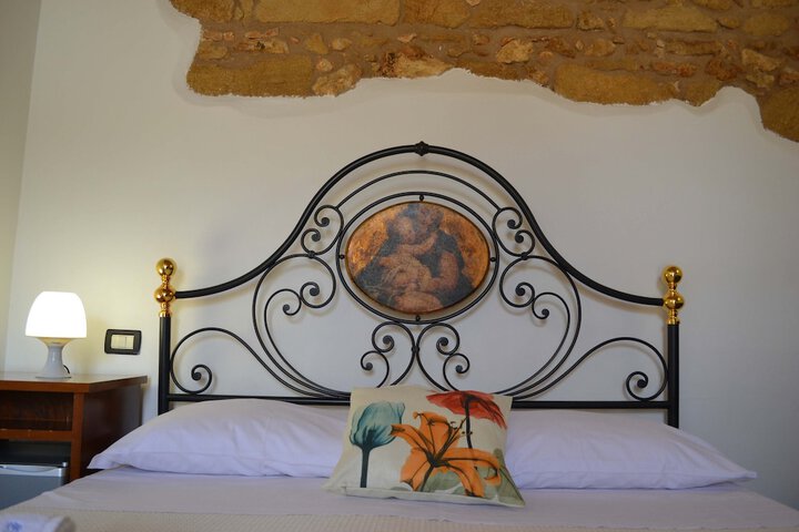 Room 4 of 48