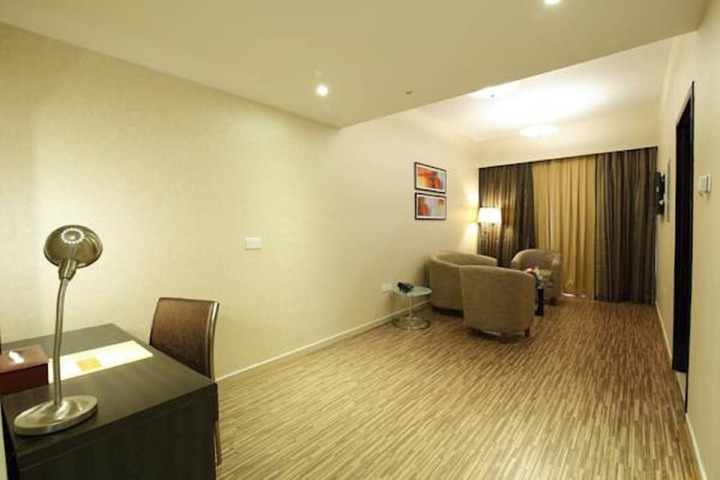 Room 12 of 27