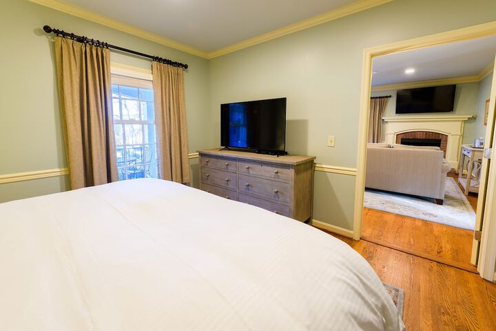 Room 34 of 176
