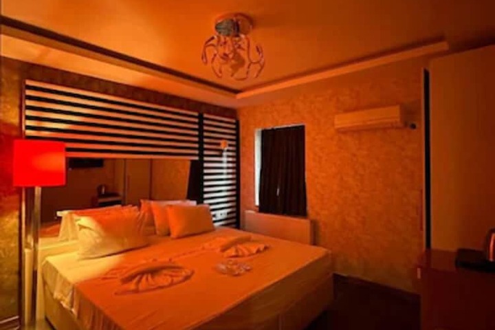Room 37 of 74
