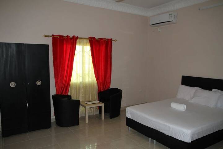 Room 6 of 10
