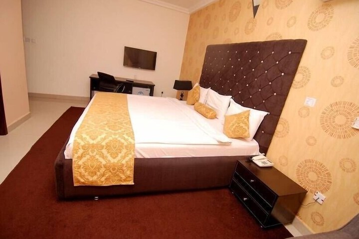 Room 13 of 48