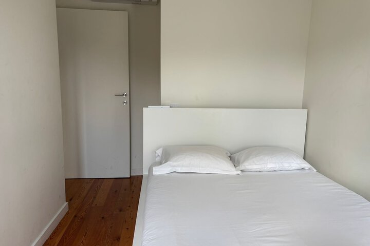 Room 44 of 287