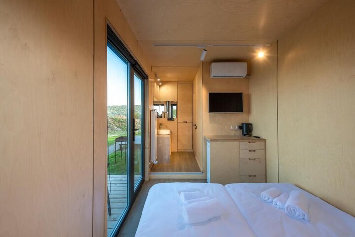 Room 4 of 34