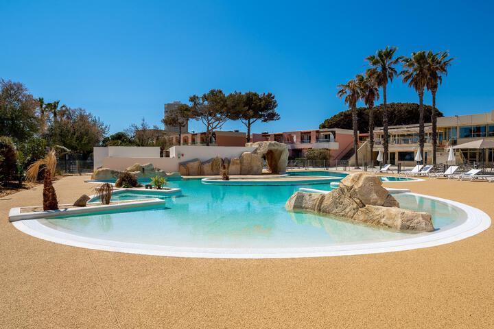 Pool 6 of 8