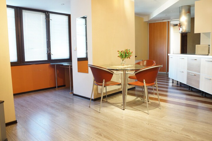 Room 7 of 18