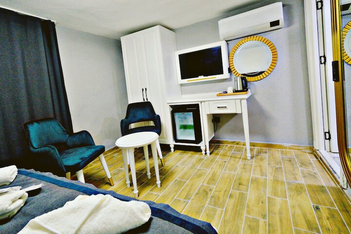 Room 33 of 42