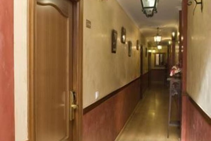 Ballroom/Hall 27 of 33