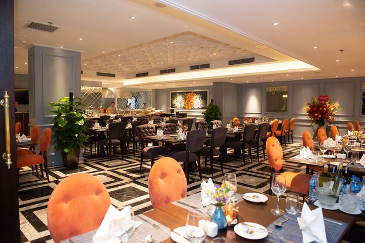 Dining 93 of 144