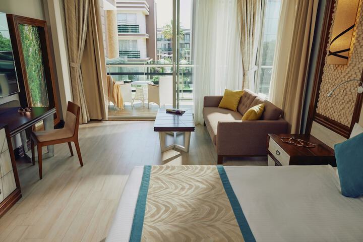 Room 28 of 122