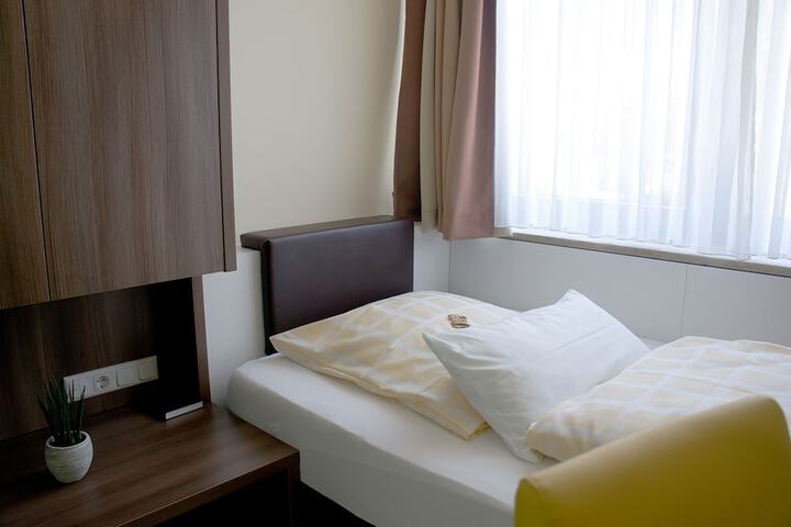 Room 6 of 38