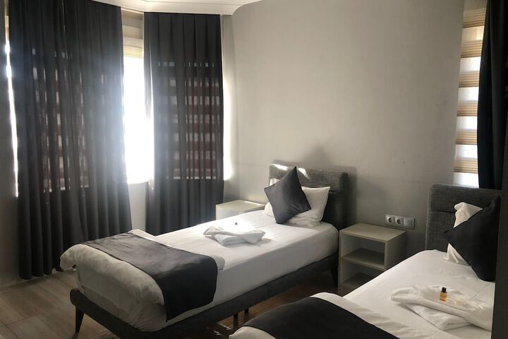 Room 7 of 32