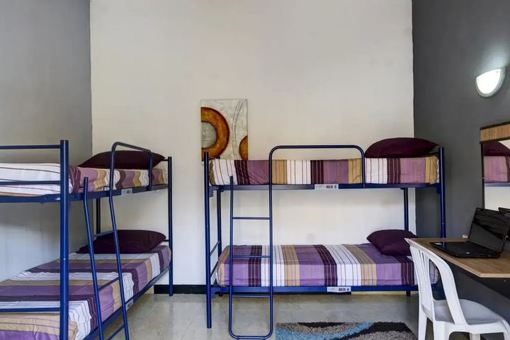 Room 4 of 16