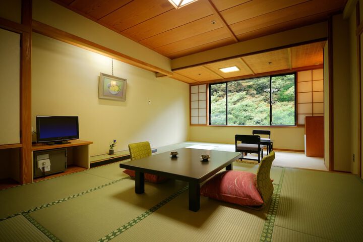 Room 7 of 48