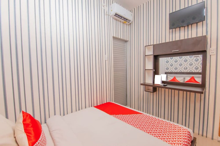 Room 21 of 32