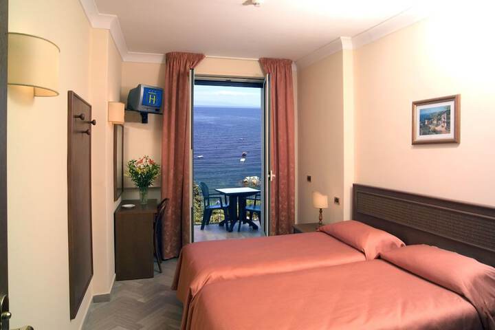 Room 15 of 31