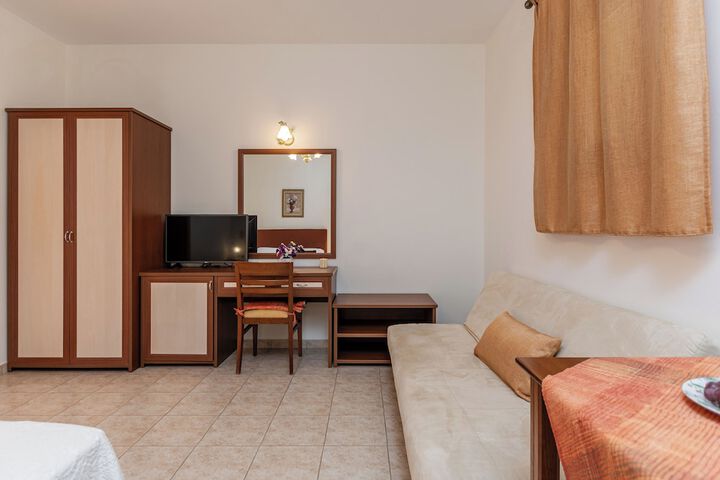 Room 19 of 90