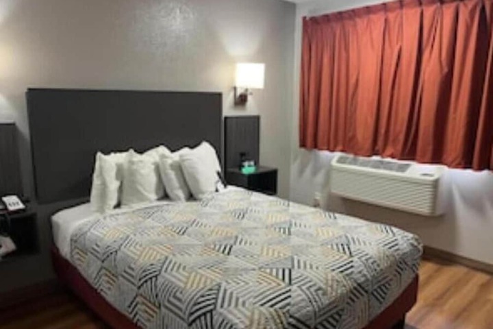 Room 7 of 19