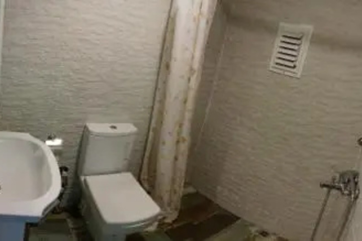Room 6 of 8