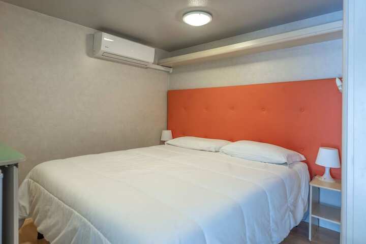 Room 14 of 116
