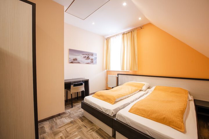 Room 3 of 47