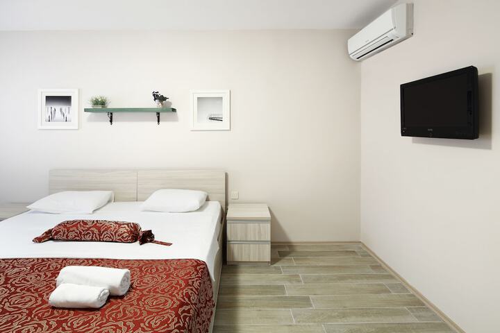 Room 15 of 40
