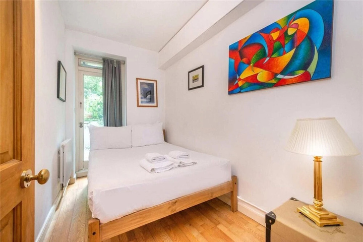 Room 2 of 8