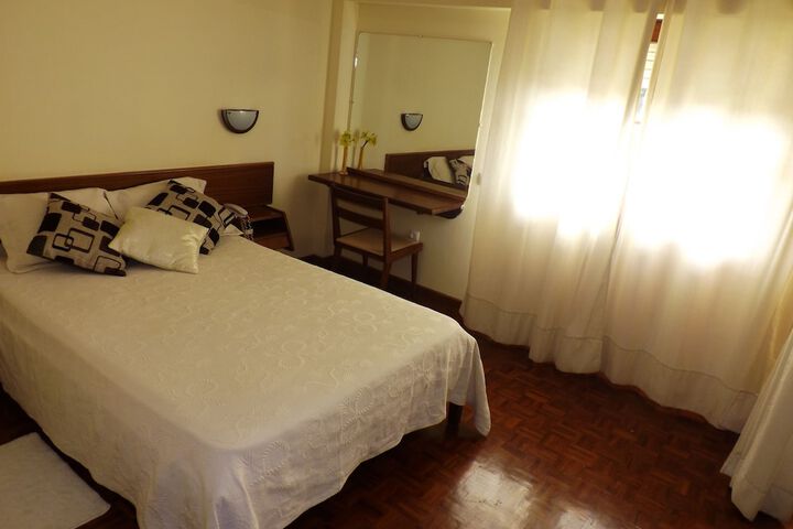 Room 8 of 33