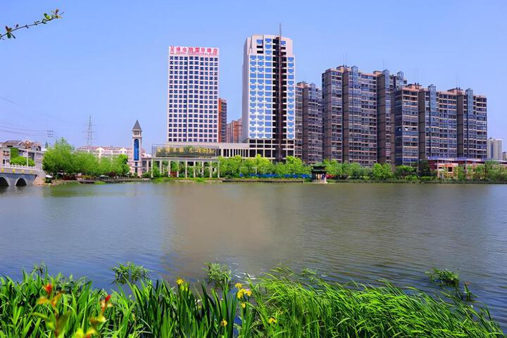 Vienna International Hotel Tianmen Wanda Plaza Donghu